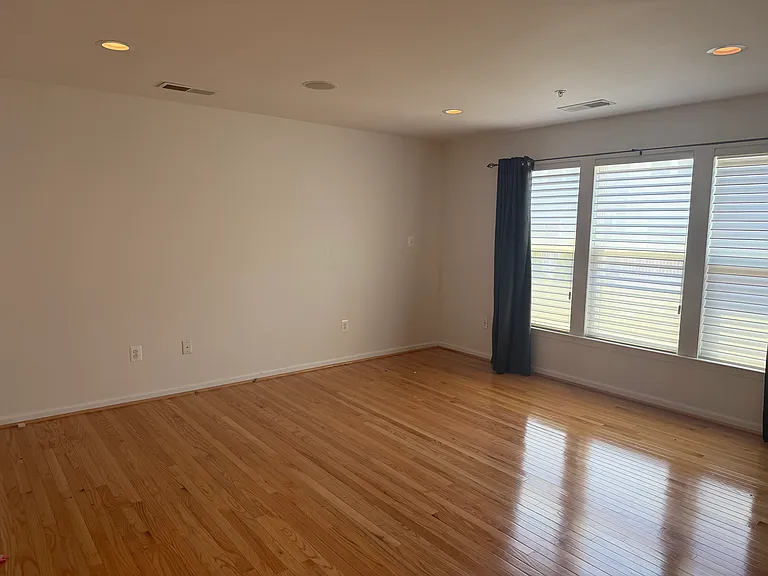 11514 Amherst Ave — Photo 18