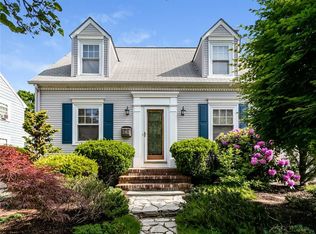 68 Brookside Dr, Cranston, RI 02910