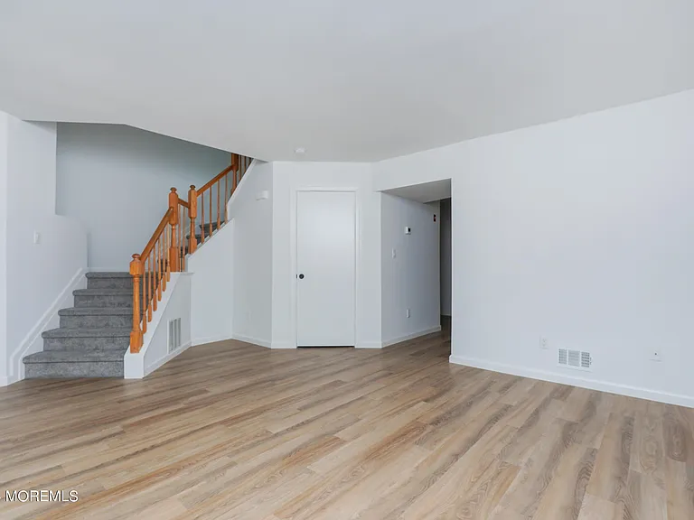 27 Karen Dr — Photo 5
