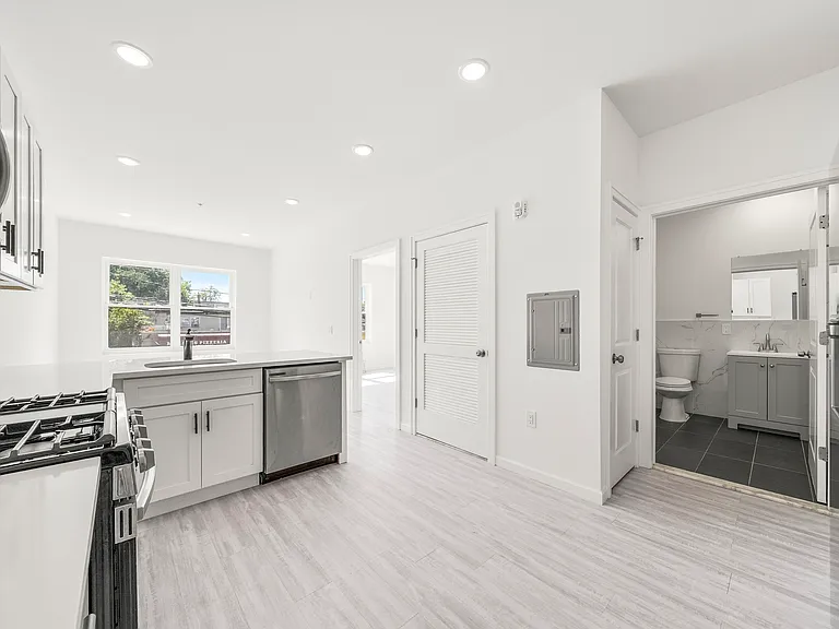 53 E Main St #5 — Photo 8