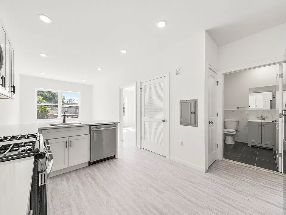 53 E Main St #211