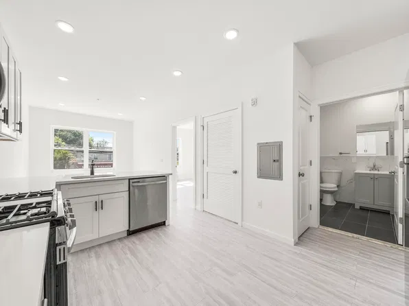 53 E Main St #211, Bergenfield, NJ 07621