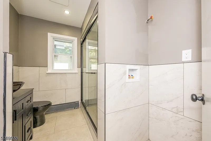 3 bed, 1.0 bath, $3,000 — Photo 4