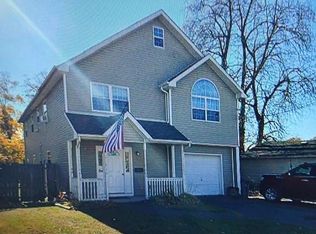 2 Richard Ave, Islip Terrace, NY