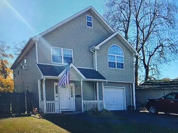 2 Richard Ave, Islip Terrace, NY 11752