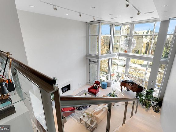 3rd image of 1612 16th St NW APT 3