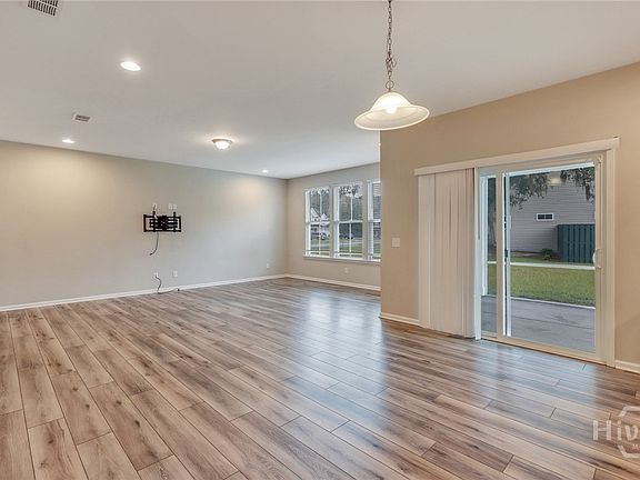 3rd image of 580 Waybridge Way