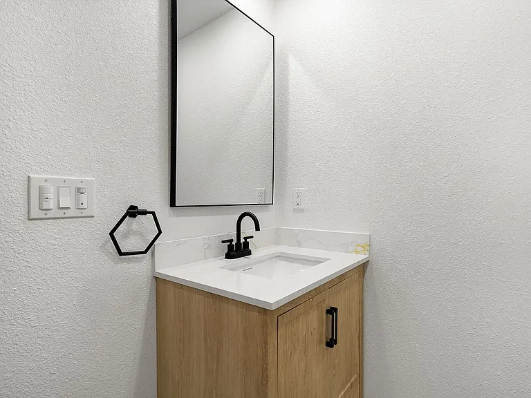 313 D St — Photo 30