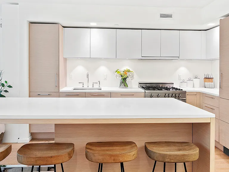 101 W 87th St #304 — Photo 3