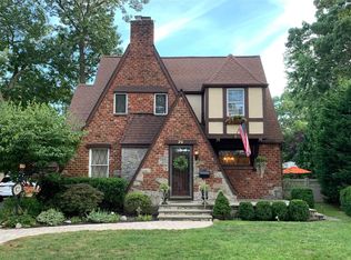 26 Oak Ct, Merrick, NY 11566