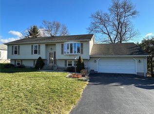 8 Broad View Dr, Wallingford, CT 06492