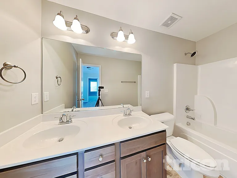 925 Beverly Ct — Photo 14
