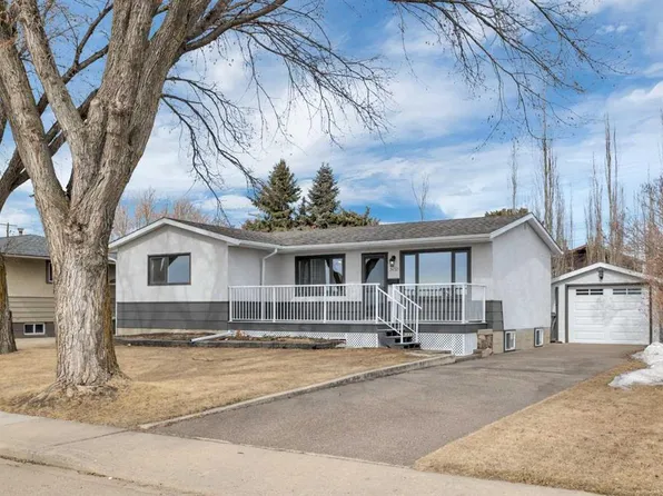 5432 S 46th Ave, Lacombe, AB T4L 1N1