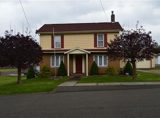 902 Clyde St, Wampum, PA 16157
