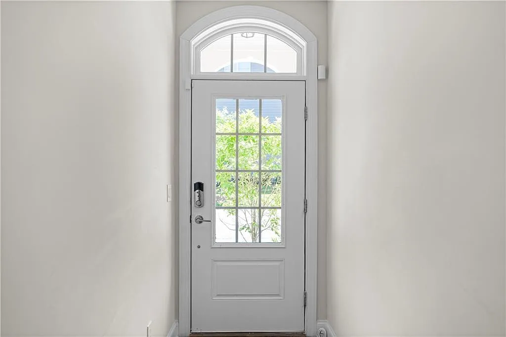 4 bed, 3.5 bath, 2407 sqft, $4,300 — Photo 3