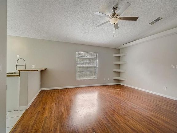 5th image of 437 Winding Oak Ln