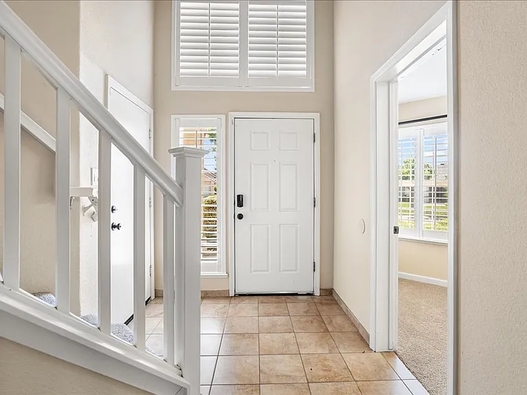 1002 Bay Terrace Dr — Photo 3