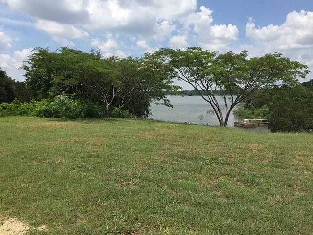 1st image of 3235 Lakeside Dr