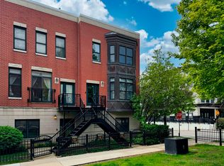 953 W College Pkwy, Chicago, IL 60608