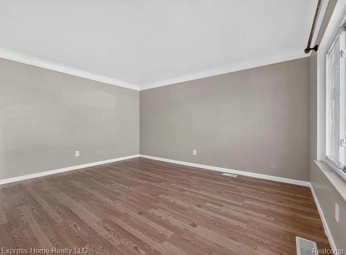 3 bed, 2225 sqft, $2,000 — Photo 3
