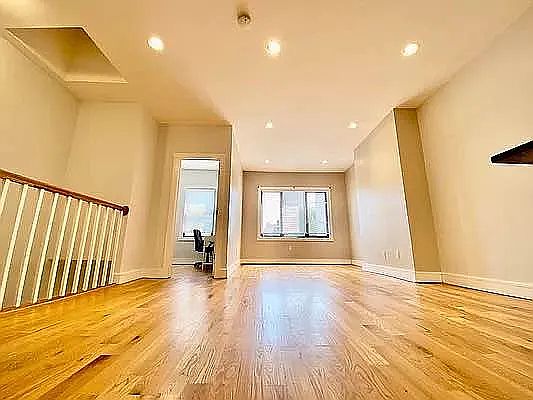4th image of 2415 Dean St #2