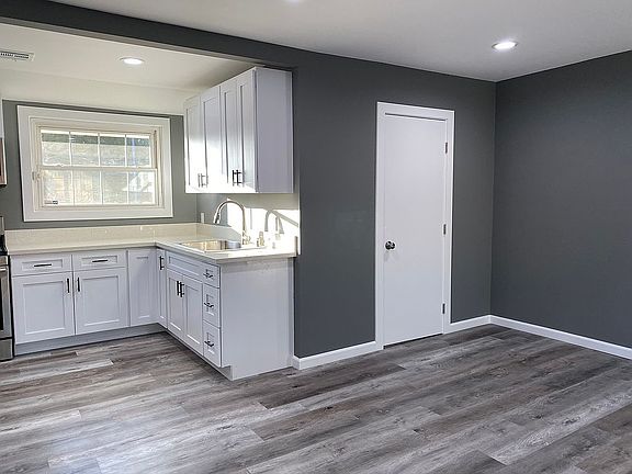 5th image of 8624 Hayvenhurst Ave