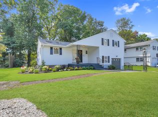 9 Carlyle Rd, West Hartford, CT 06117