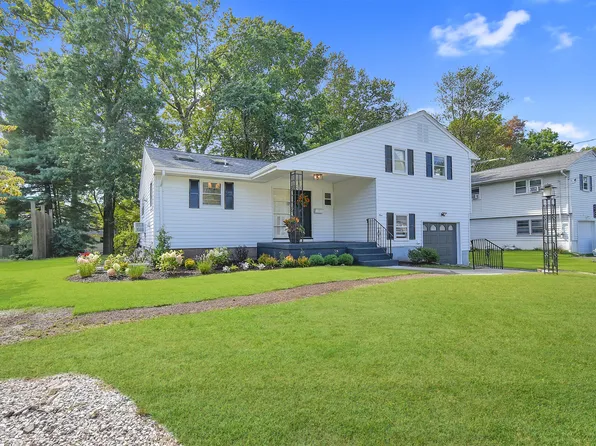 9 Carlyle Road, West Hartford, CT 06117