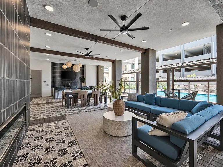 Downtown Ontario Luxury Apartments — Photo 72