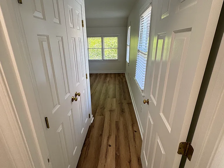 1551 Village Glenn Dr — Photo 9