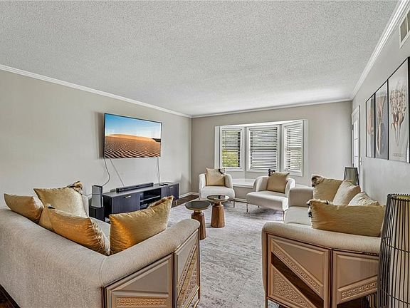 3rd image of 6851 Roswell Rd APT D21