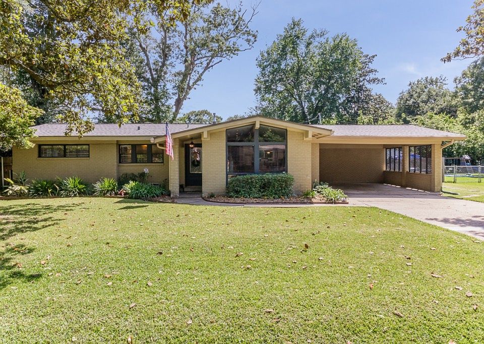 1st image of 216 Karen Dr