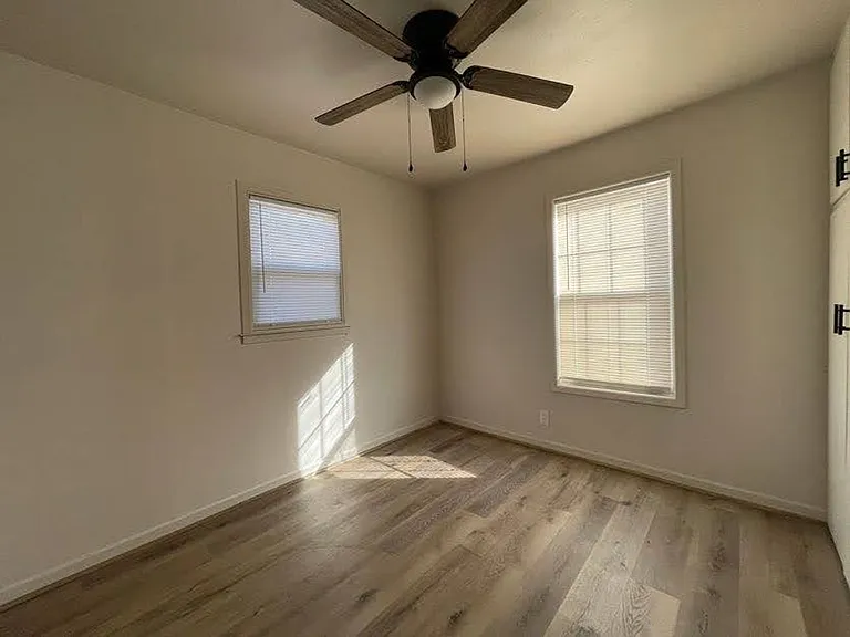 306 NE Gary Ave — Photo 19