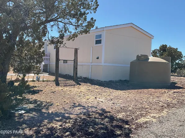 55622 N Bridge Canyon Pkwy, Seligman, AZ 86337