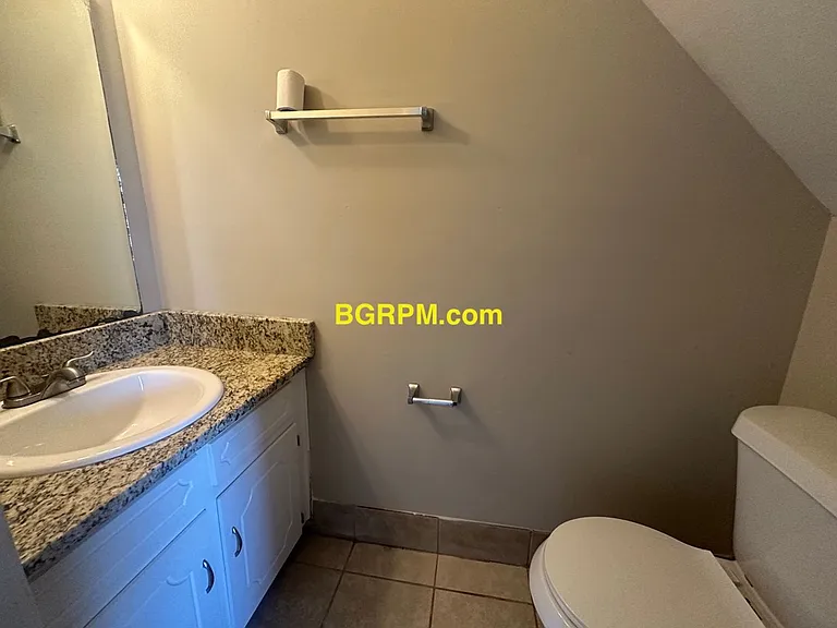 1099 W Elm St — Photo 65