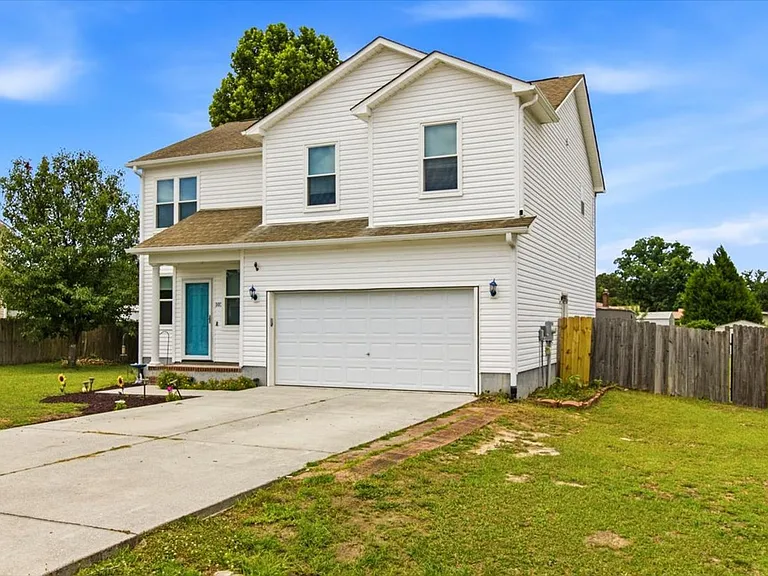 103 Briar Hollow Dr — Photo 1