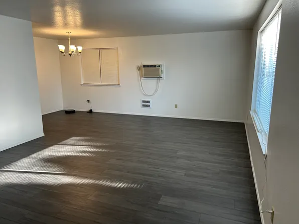 912 S 5th Ave #B, Yakima, WA 98902