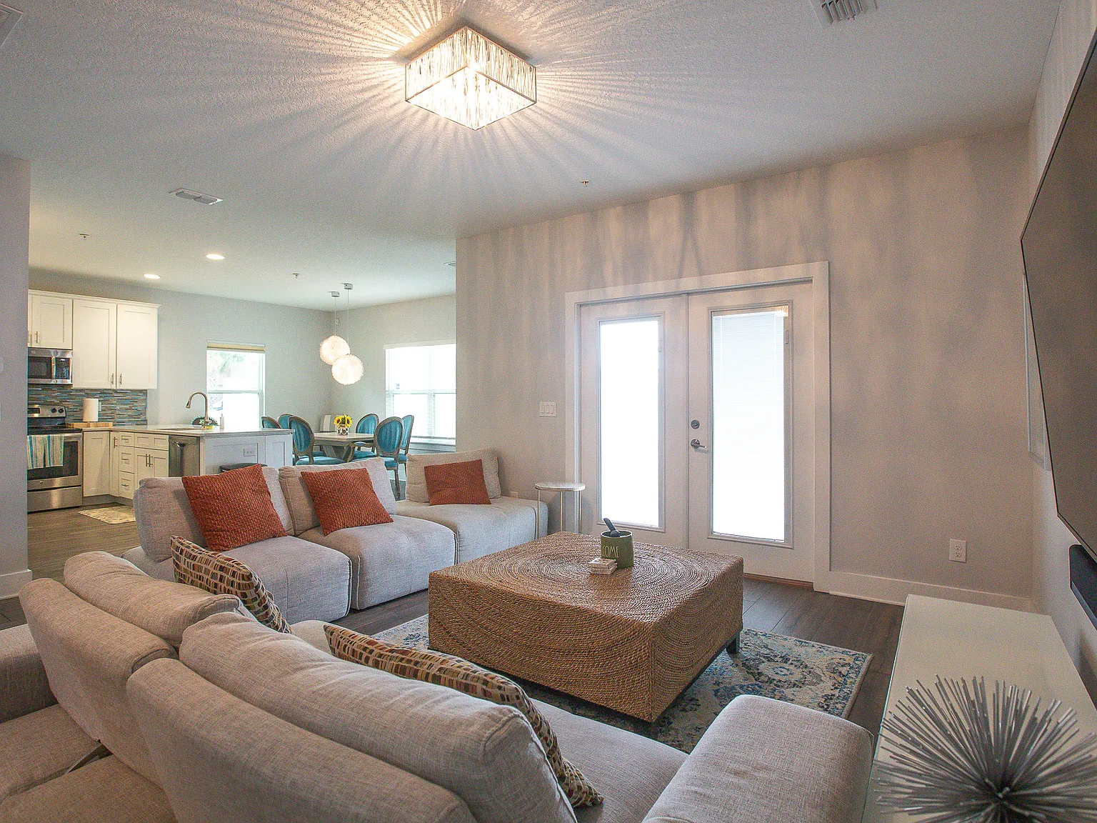 4 bed, 2.5 bath, 1314 sqft, $4,795 — Photo 3