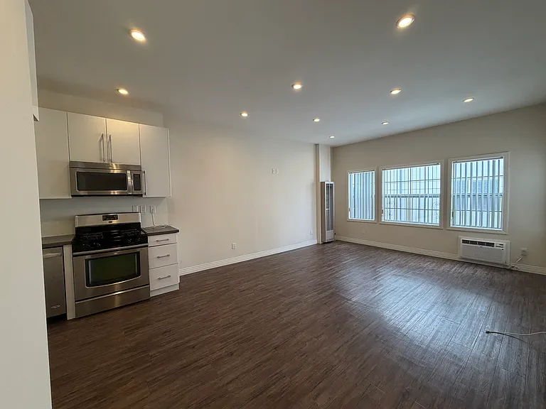 3192 W 7th St — Photo 13