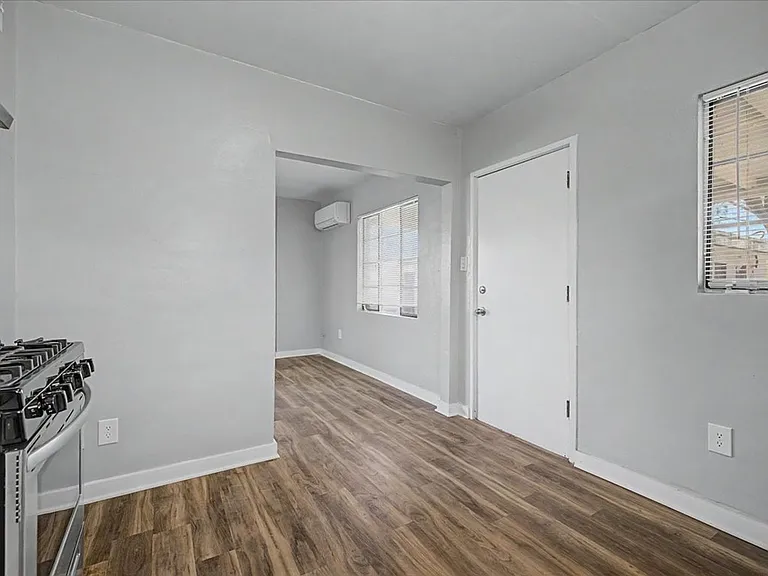 2116 N Forgeus Ave #B — Photo 9
