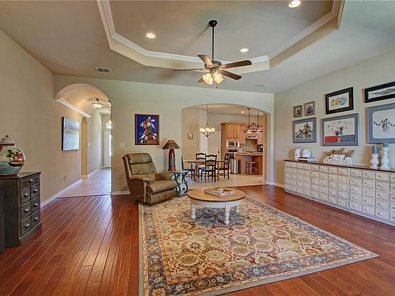 5th image of 817 Willow Wood Dr