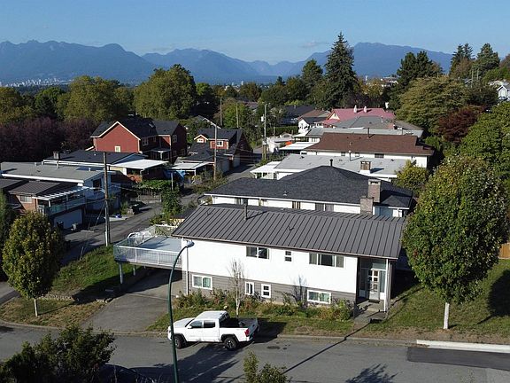4th image of 4695 Nanaimo St