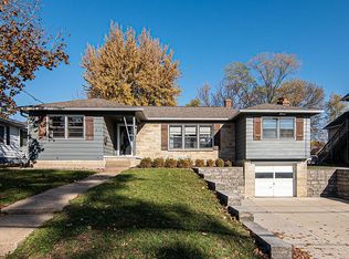 615 W 12th St, Cedar Falls, IA 50613