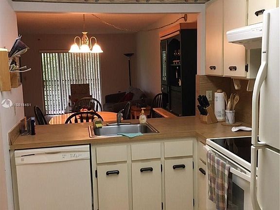 4th image of 871 NE 209th Ter APT 201-25