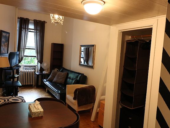 3rd image of 315 W 77th St APT 3