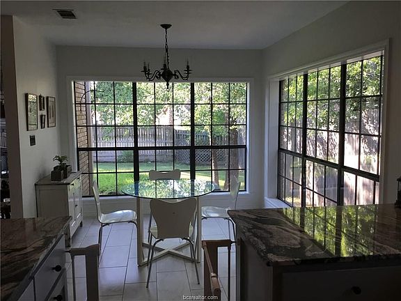 2nd image of 8605 Creekview Ct