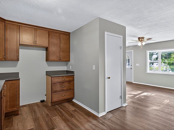 4th image of 208 Bellevue Ave