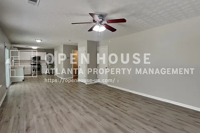 3 bed, 2.5 bath, 1816 sqft, $2,175 — Photo 3