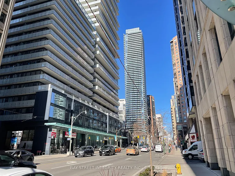 955 Bay St #307 — Photo 24