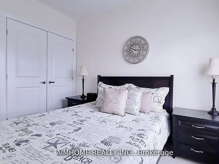 45 Duncombe Ln — Photo 16